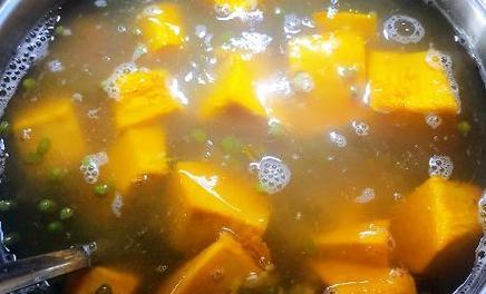 《僵尸毁灭工程》中的煮汤烤牛排与煮汤方法介绍（游戏中的美食探秘）